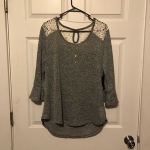 Quarter sleeve blouse